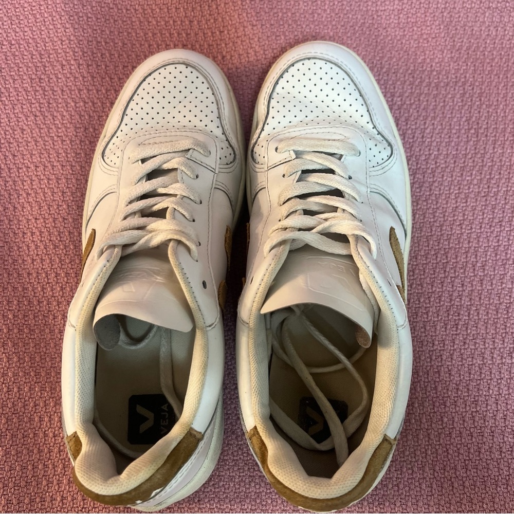 Veja V-10 Women’s Leather Shoes Sneakers White Camel Size 9 - Picture 7 of 10